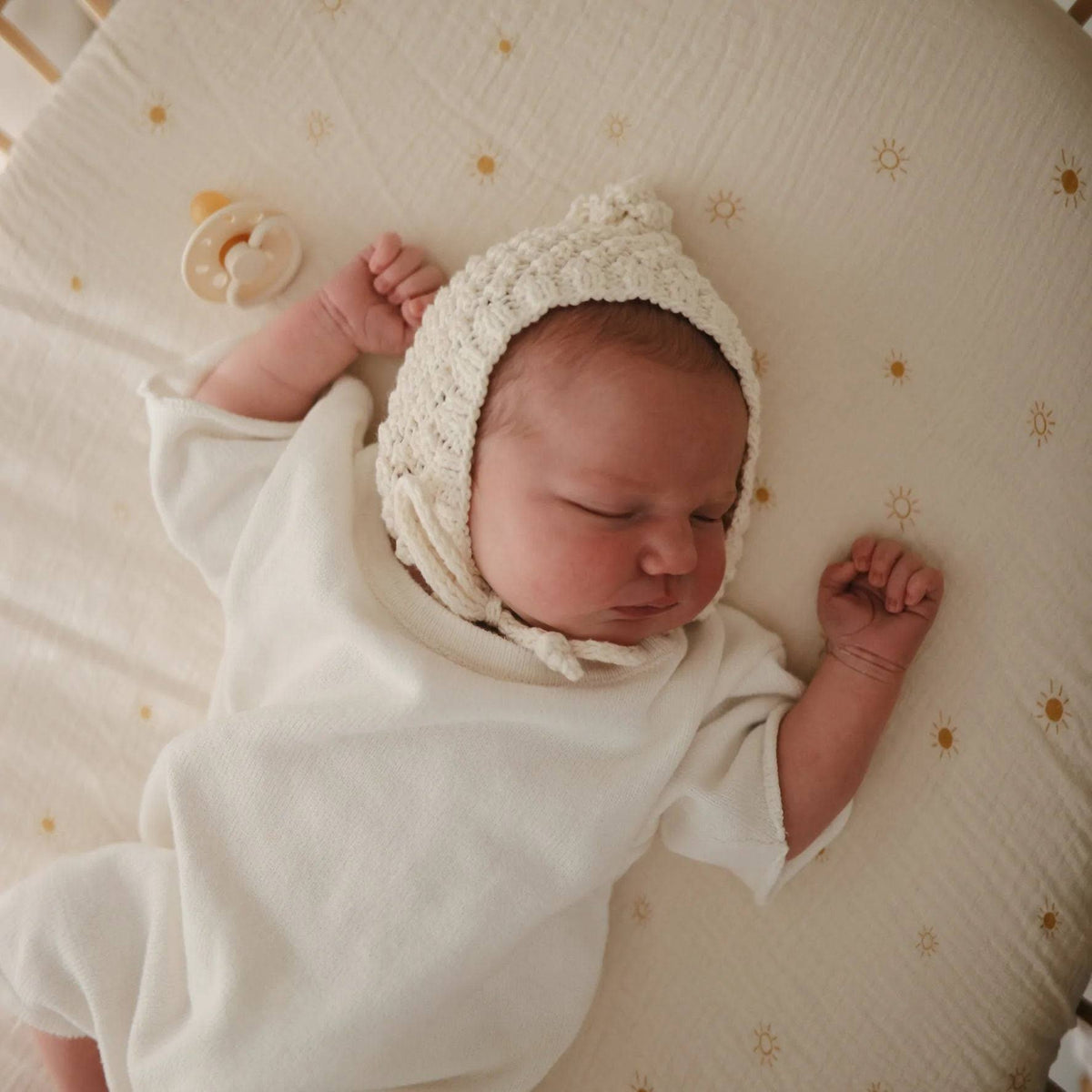 Mushie Fitted Crib Sheet | Extra Soft Muslin Crib Sheet | Breathable | Material: 100% Cotton | Fully Elastic Corners | Pre-Washed | 40x10x100cm (Sun)
