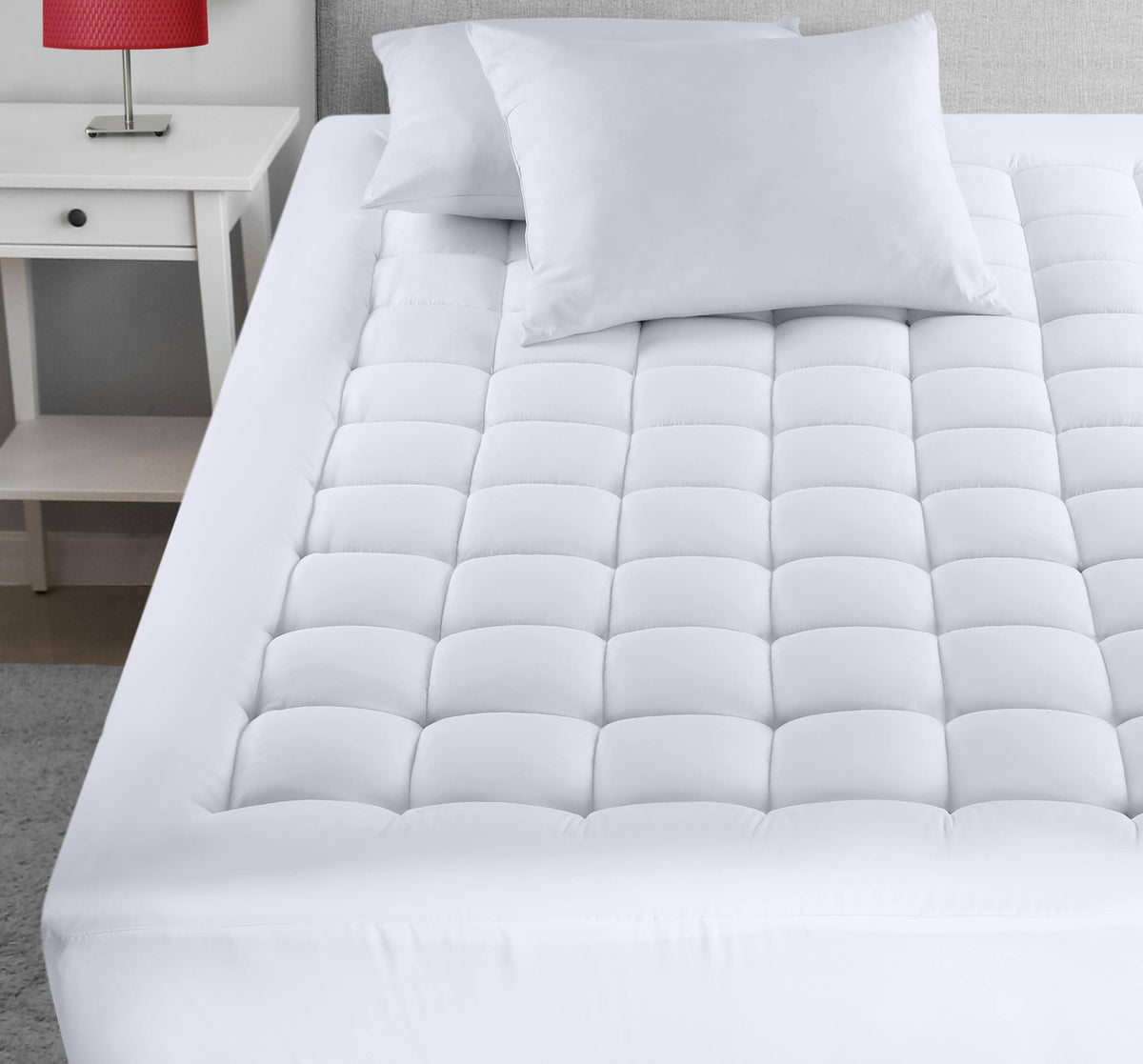 Utopia Bedding Premium Mattress Pad (Queen) - Quilted Fitted Mattress Topper Stretches Up to 15 Inches Deep - Plush and Soft Mattress Protecto